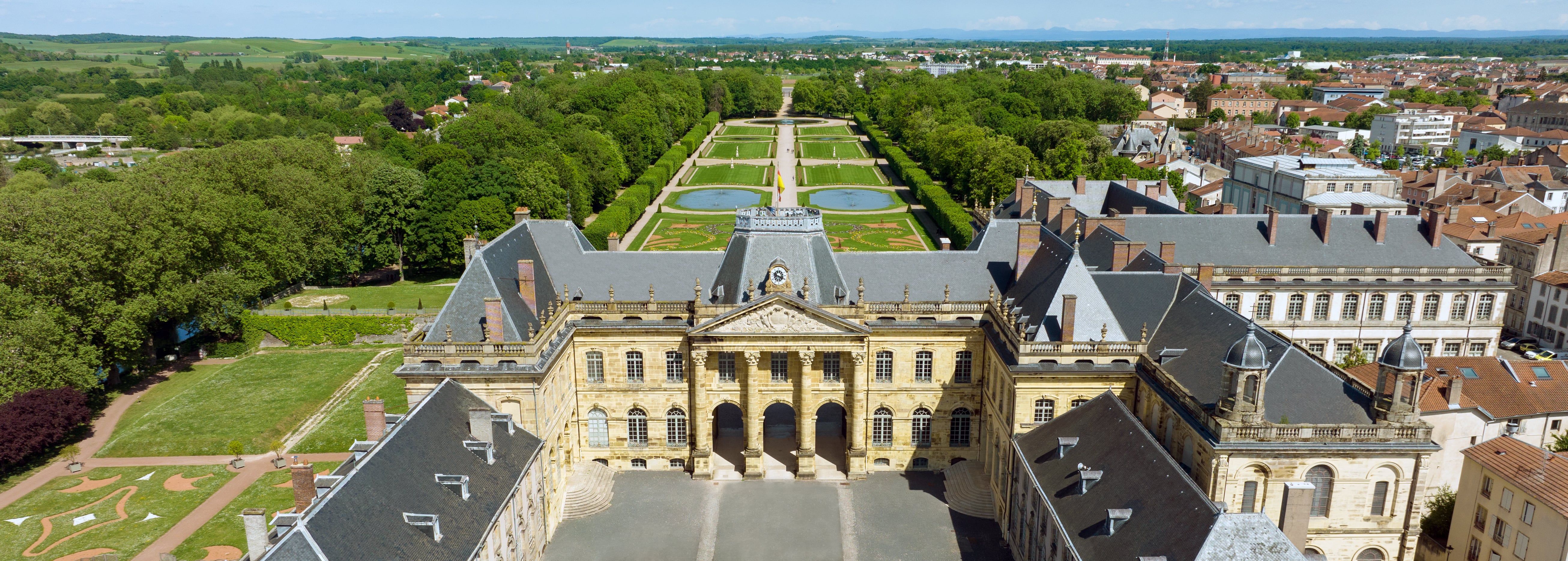 Château de Lunéville vu par un drone
