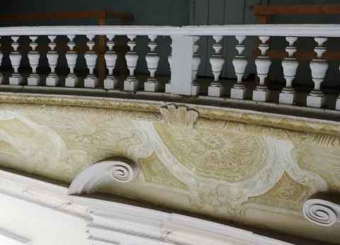 Détail du plafond à l’italienne du grand escalier du château de Champigneulles